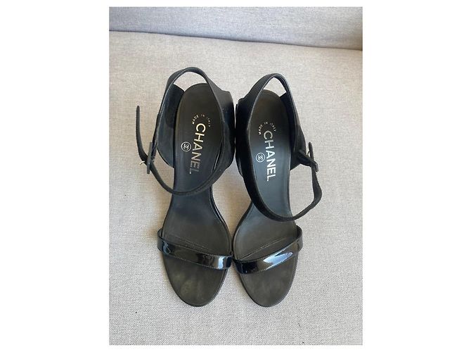 Chanel Sandali con tacco in pelle nera e scamosciata Nero - vista 12