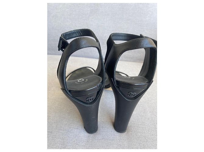 Chanel Sandali con tacco in pelle nera e scamosciata Nero - vista 13