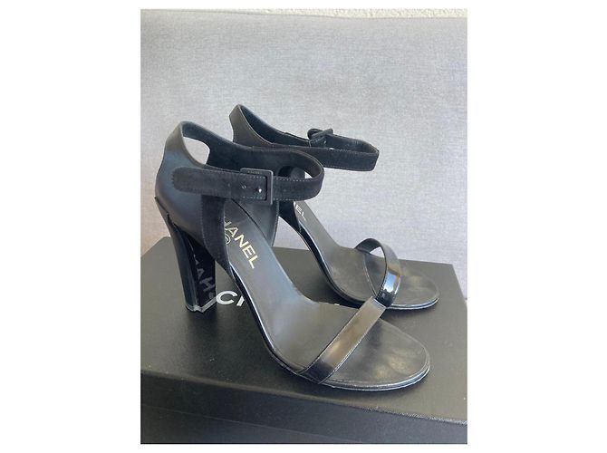 Chanel Sandali con tacco in pelle nera e scamosciata Nero - vista 15