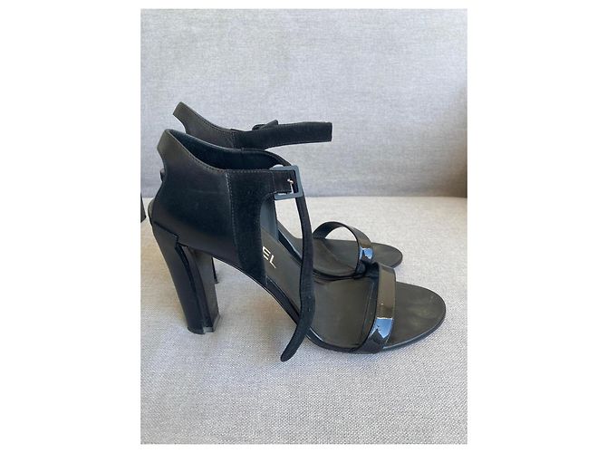 Chanel Sandali con tacco in pelle nera e scamosciata Nero - vista 6