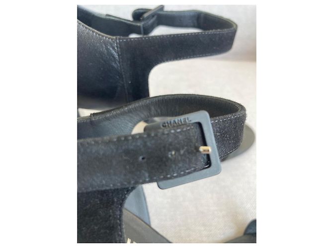 Chanel Sandali con tacco in pelle nera e scamosciata Nero - vista 7