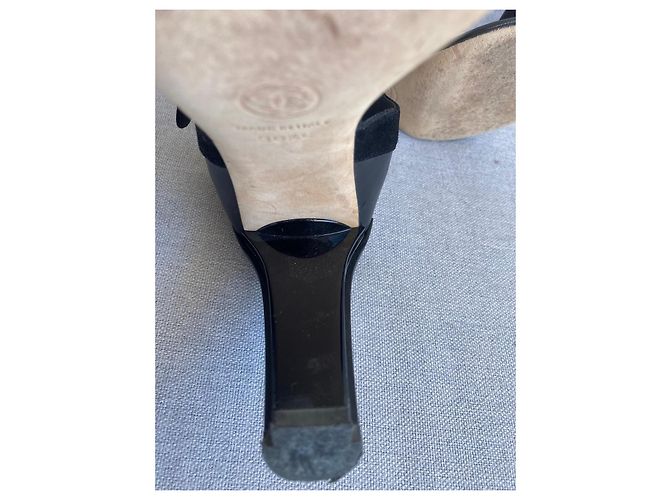 Chanel Sandali con tacco in pelle nera e scamosciata Nero - vista 9