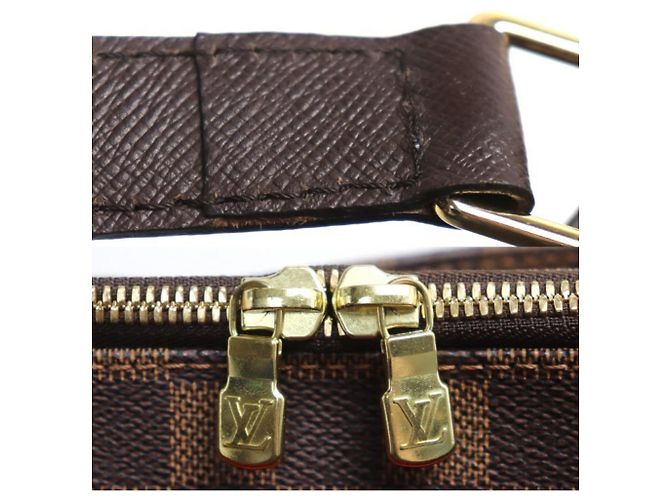 Bolsa Louis Vuitton Belem PM Dourado - vista 5