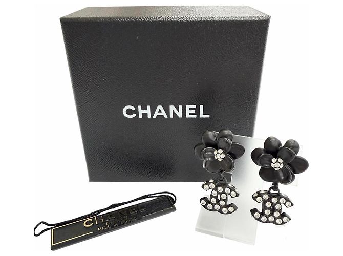 Orecchini Chanel Vintage 02A Camellia Coco Mark con strass Nero - vista 2