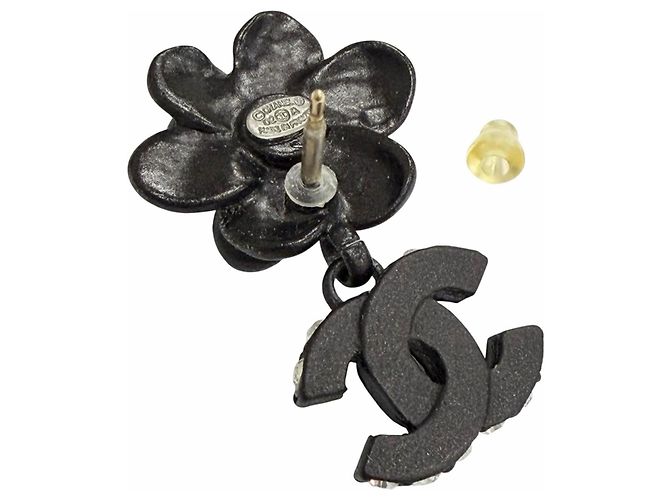 Orecchini Chanel Vintage 02A Camellia Coco Mark con strass Nero - vista 5