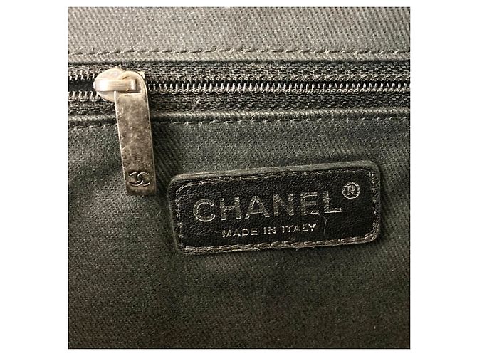 Sac à main Chanel Wild Stitch en noir - vue 12