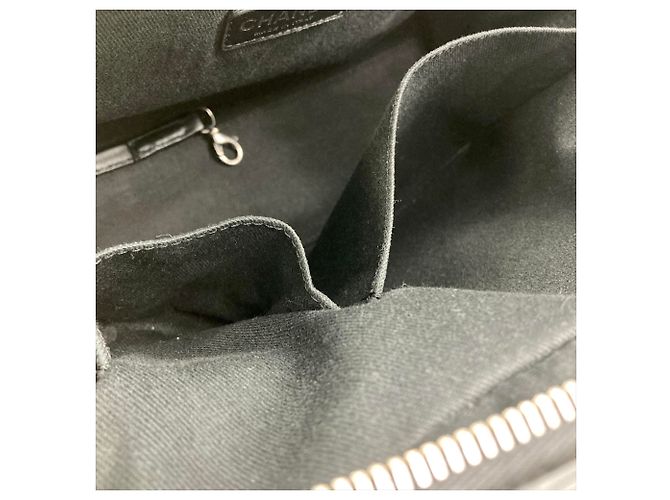 Sac à main Chanel Wild Stitch en noir - vue 15
