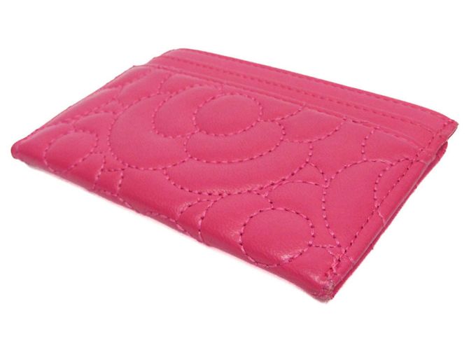 Tarjetero de piel Camellia de Chanel en rosa - vista 2