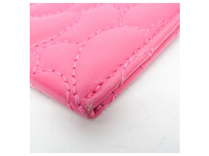 Tarjetero de piel Camellia de Chanel en rosa - vista 6