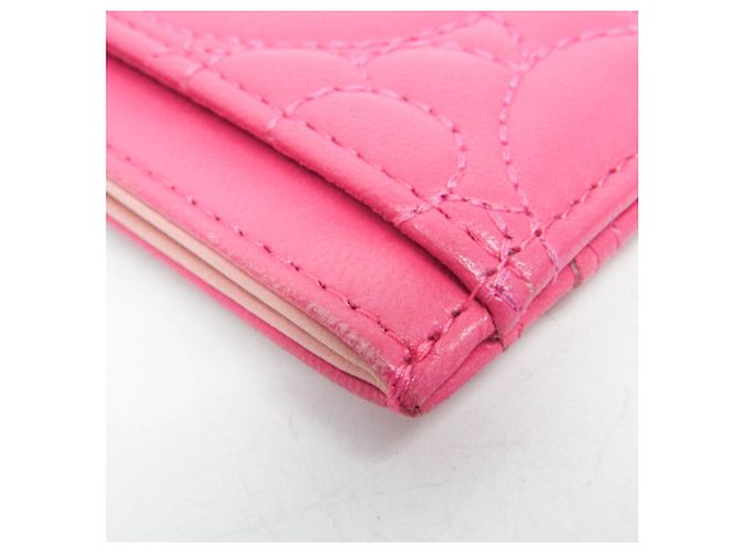 Tarjetero de piel Camellia de Chanel en rosa - vista 7