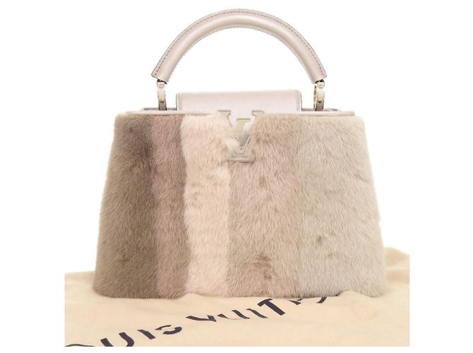 Borsa Louis Vuitton Capucines BB Mink Rosa D'oro - vista 2