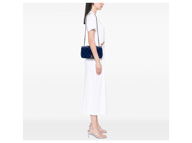 Chanel Blue Small Iridescent Calfskin Diamond Stitch Chain Flap - vista 6