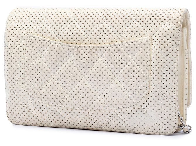 Wallet On Chain Cartera con cadena Chanel White CC en piel de cordero acolchada perforada Blanco Crudo - vista 2