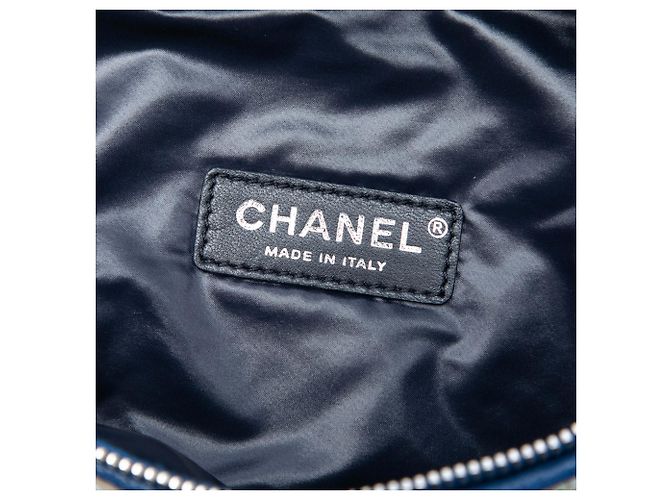 Borsa a tracolla convertibile in tweed blu e pelle di vitello trapuntata Chanel - vista 5