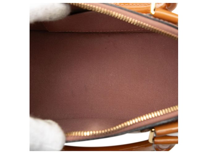 Louis Vuitton Alma BB in Vernis Monogram marrone Cammello - vista 4