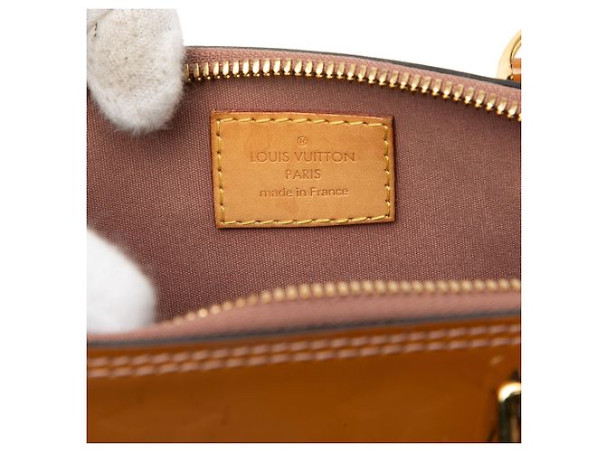 Louis Vuitton Alma BB in Vernis Monogram marrone Cammello - vista 5
