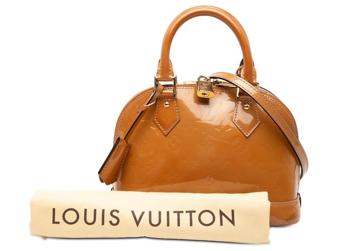 Louis Vuitton Alma BB in Vernis Monogram marrone Cammello - vista 8