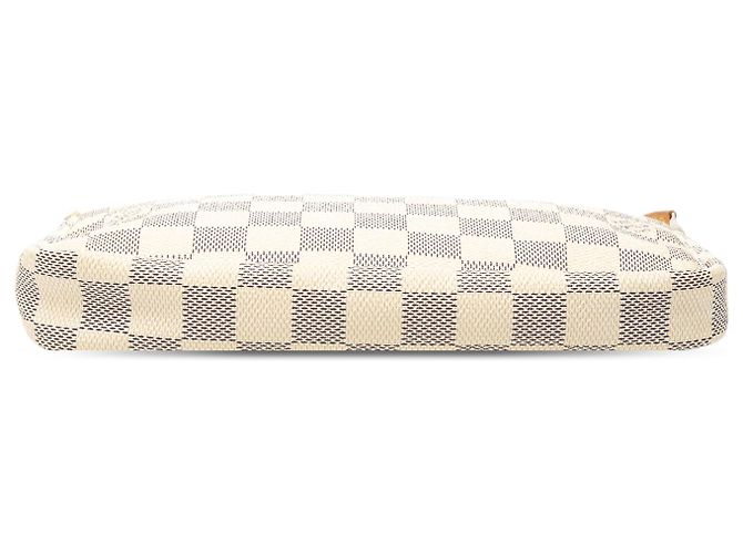 Louis Vuitton Pochette Accessoires in Damier Azur bianco - vista 3