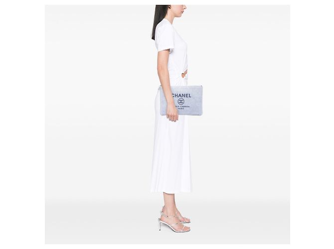 Clutch Chanel Blue Large Canvas Deauville O Case Blu chiaro - vista 6