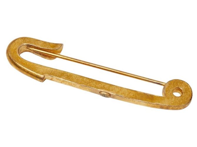Timeless Spilla Chanel Logo con Spilla di Sicurezza Dorata D'oro - vista 2