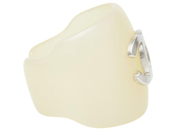 Anello Chanel Coco Mark Band in plastica avorio Crudo - vista 4