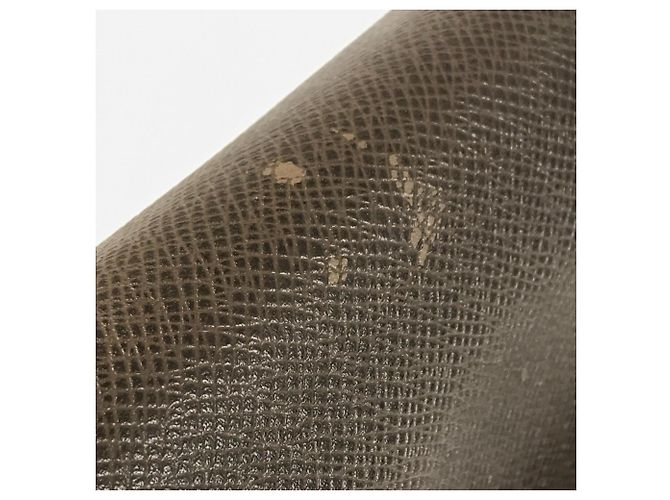 Borsa Messenger Louis Vuitton Taiga Milo Marrone - vista 11