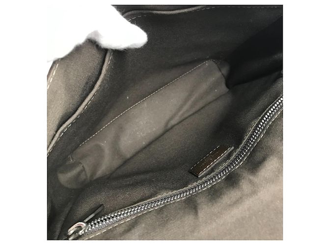 Borsa Messenger Louis Vuitton Taiga Milo Marrone - vista 13