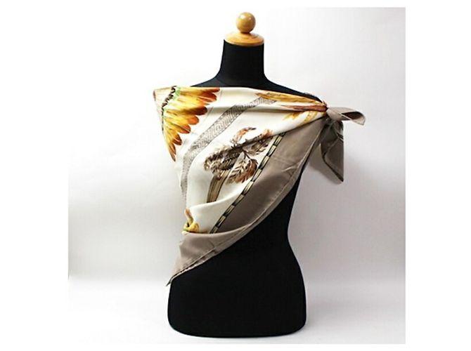 Hermès Sciarpa in seta Hermes Carré 90 BRAZIL Beige Bianco sporco - vista 3