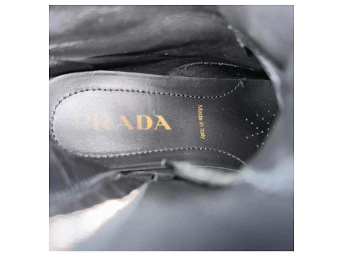 Stivaletti con lacci in pelle nera con stampa coccodrillo Prada Nero - vista 2