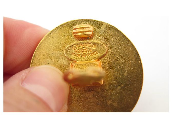 ORECCHINI VINTAGE CHANEL 1993 A CLIP TONDI RIGATI CON LOGO CC D'oro - vista 7