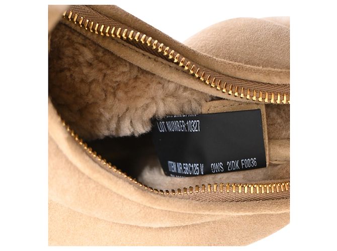 Miu Miu Wander Shearling Handtasche mit Tragegriff, aus beigem Schafsfell - Ansicht 7