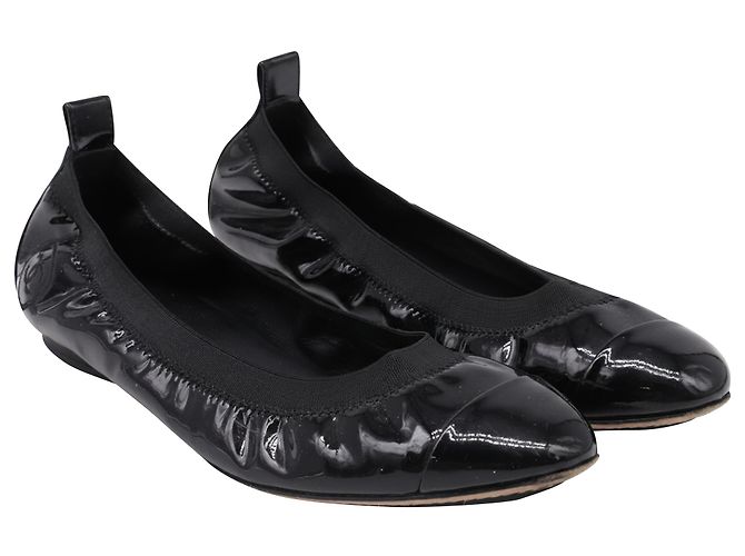 Timeless Bailarinas Chanel CC Cap-Toe en charol negro - vista 3