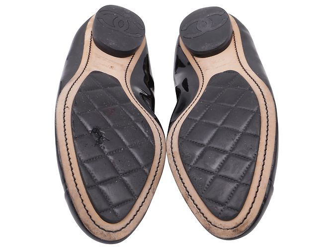 Timeless Bailarinas Chanel CC Cap-Toe en charol negro - vista 6