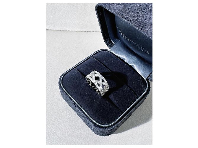 Tiffany & Co. Platinring mit geflochtenem Diamant-Design Silber - Ansicht 2