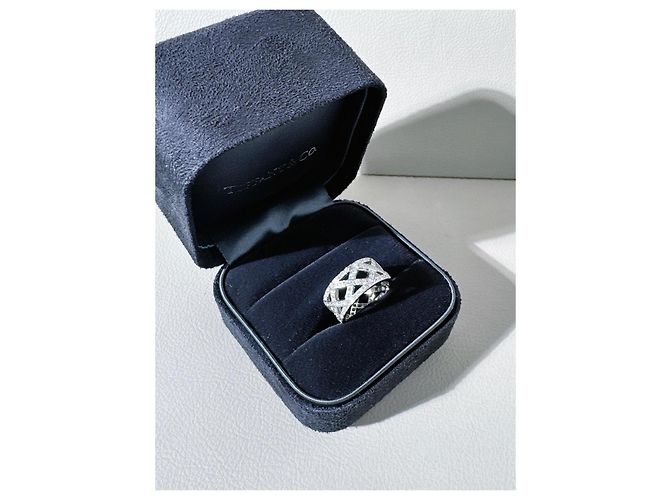 Tiffany & Co. Platinring mit geflochtenem Diamant-Design Silber - Ansicht 7