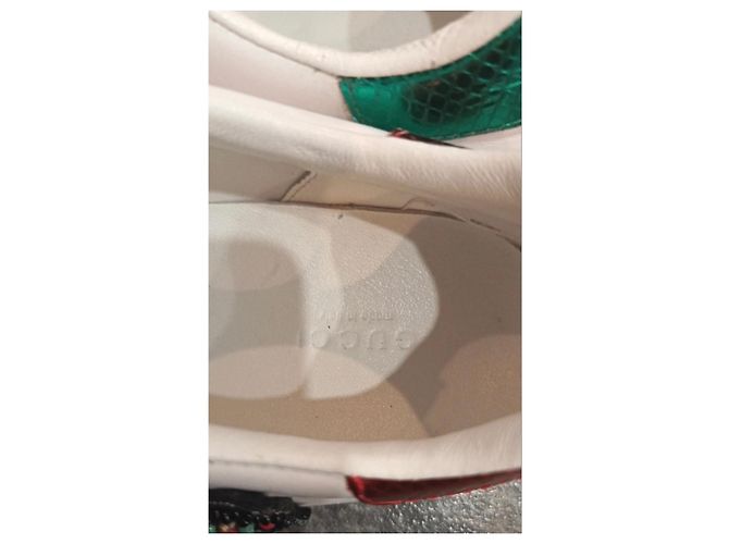 Gucci Ace Sneakers Basse in Pelle Bianca con Ricami Bianco Rosso Verde - vista 5