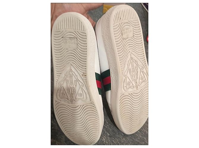 Gucci Ace Sneakers Basse in Pelle Bianca con Ricami Bianco Rosso Verde - vista 6