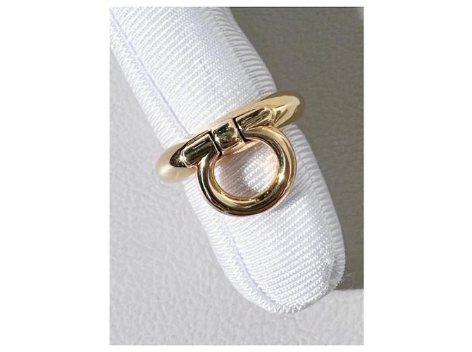 Anello Salvatore Ferragamo Gancini in oro giallo 18K D'oro - vista 3