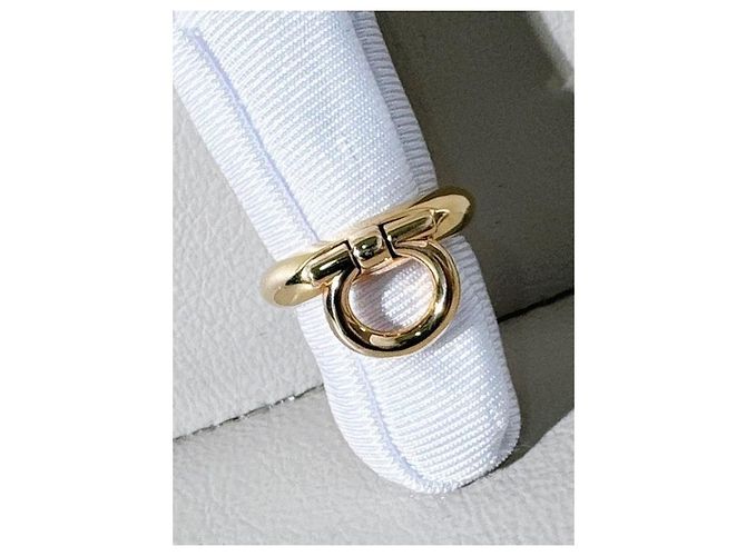 Anello Salvatore Ferragamo Gancini in oro giallo 18K D'oro - vista 4