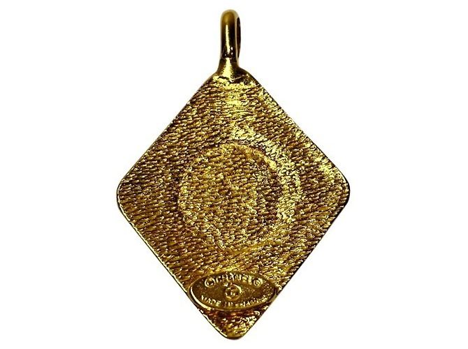 Colar com pingente vintage Chanel Coco Mark Dourado - vista 3