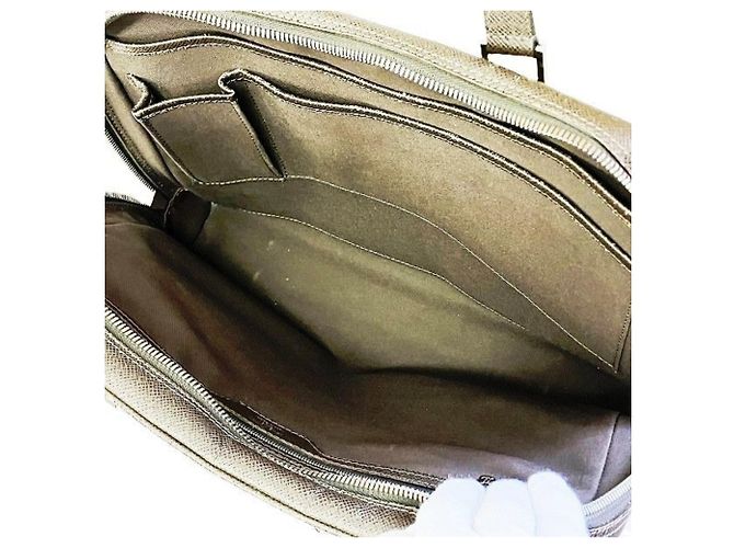 Borsa e Valigetta Louis Vuitton Taiga Igor Marrone - vista 6