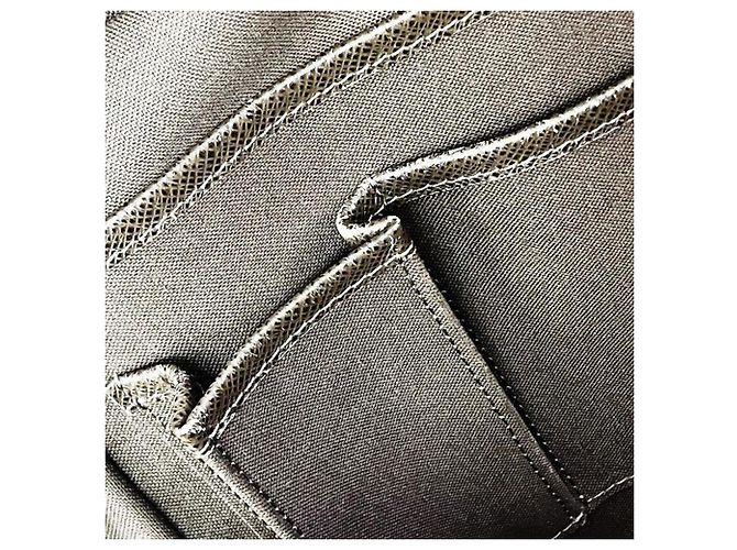 Borsa e Valigetta Louis Vuitton Taiga Igor Marrone - vista 9