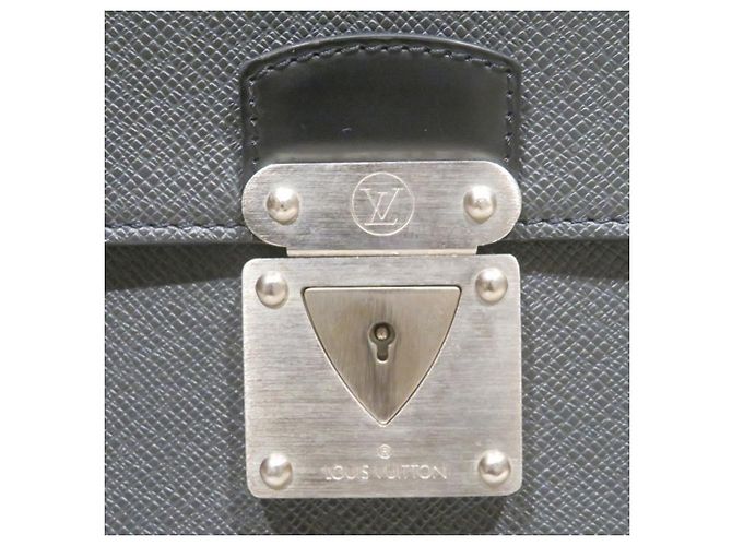 Valigetta Louis Vuitton Taiga Robusto Nero Grigio - vista 8