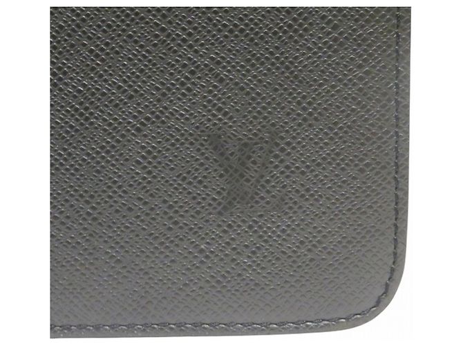 Valigetta Louis Vuitton Taiga Robusto Nero Grigio - vista 9