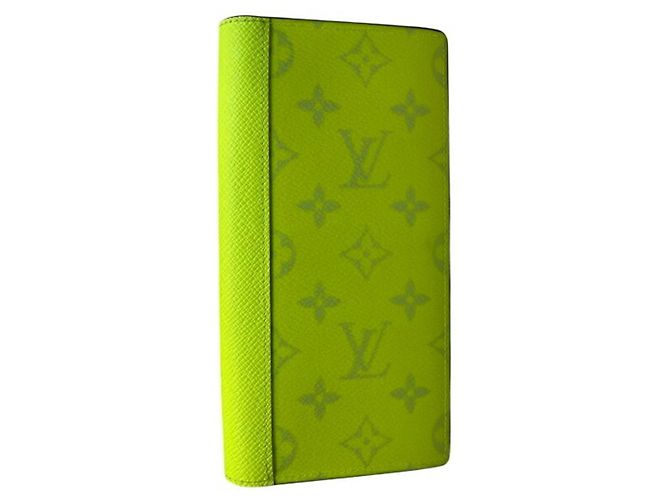 Portafoglio lungo Louis Vuitton Taigarama Portefeuille Brazza NM Giallo - vista 2
