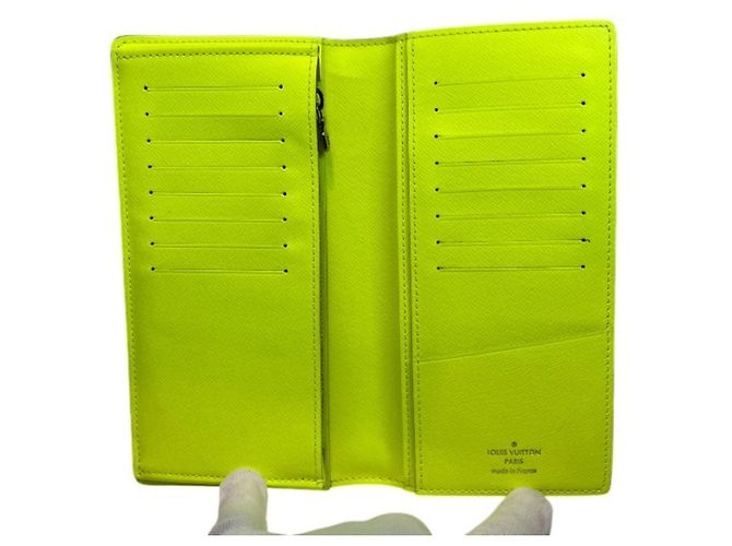 Portafoglio lungo Louis Vuitton Taigarama Portefeuille Brazza NM Giallo - vista 3
