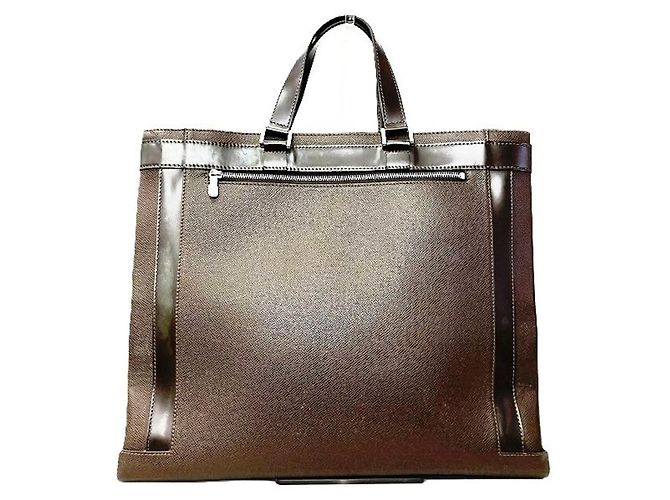Borsa e valigetta Louis Vuitton Taiga Kasbek GM Marrone - vista 2