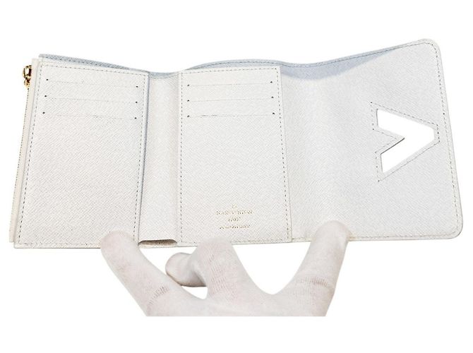 Cartera tríptico Louis Vuitton Portefeuille Twist Compact Blanco - vista 3