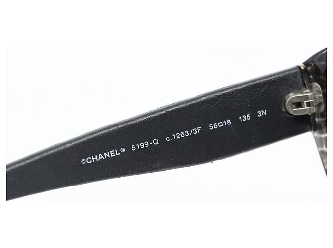 Occhiali da sole CHANEL Matelasse in plastica e pelle di agnello nera CC Auth BA12975M Nero - vista 11