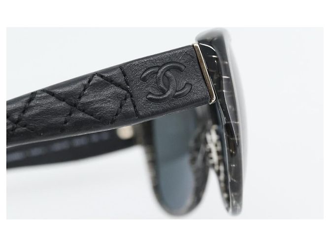 Occhiali da sole CHANEL Matelasse in plastica e pelle di agnello nera CC Auth BA12975M Nero - vista 4